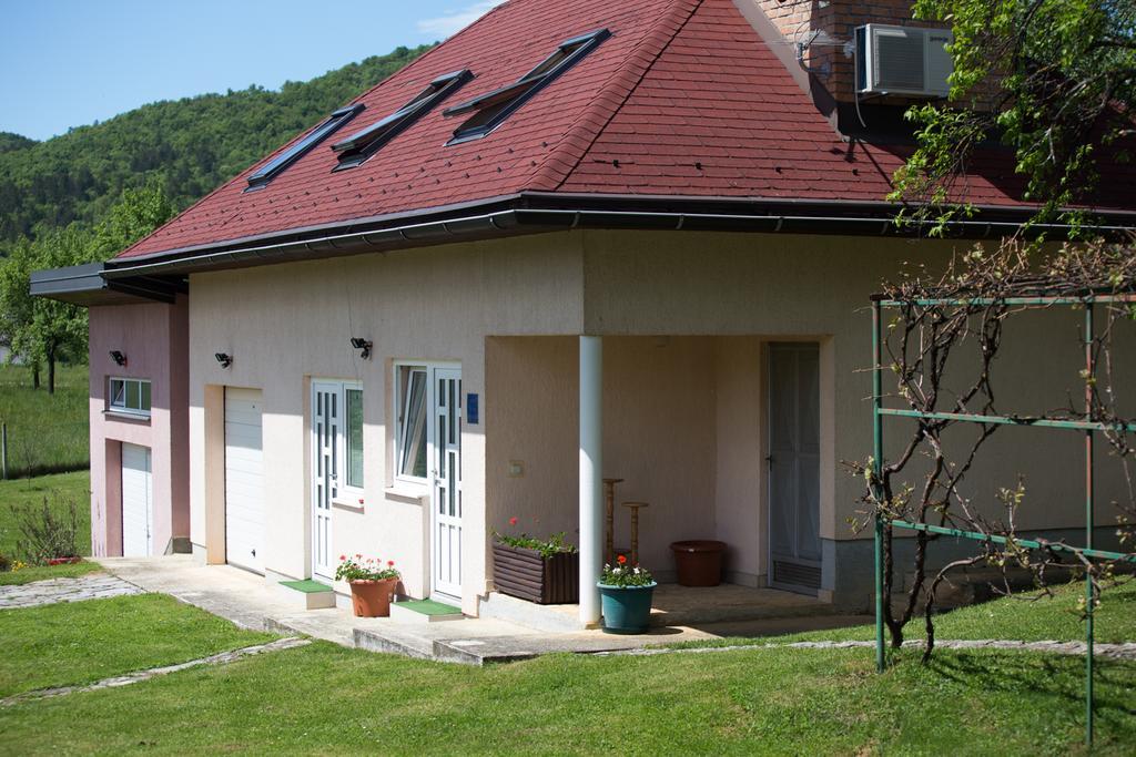 Apartment Oreskovic Otocac Exterior photo